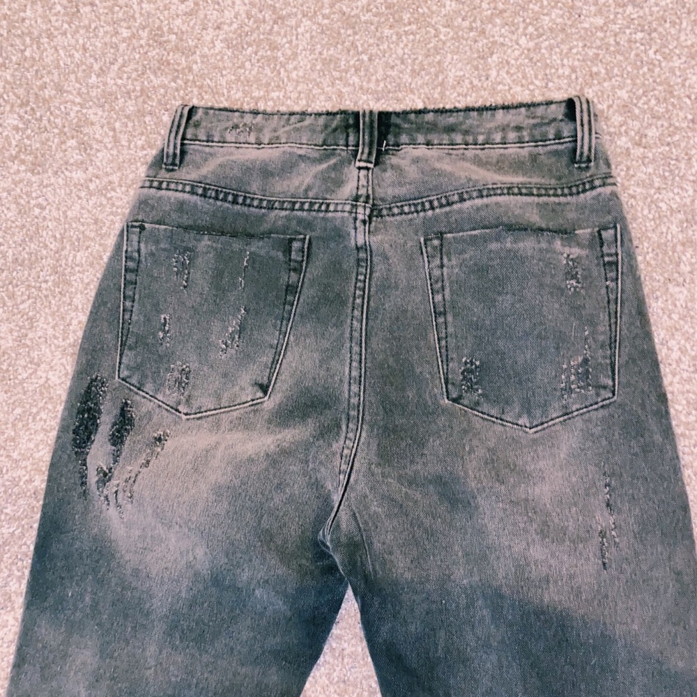 BLACK RIPPED MOM JEAN - Picture 5 of 6